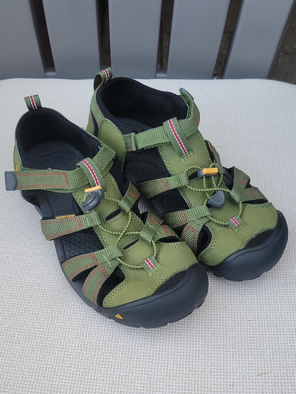 KEEN Womens Olive Green Newport H2 hiking sandals